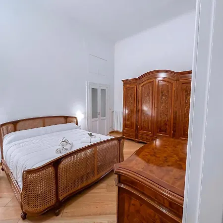 Luxury Bnb Dedeo * バーリ